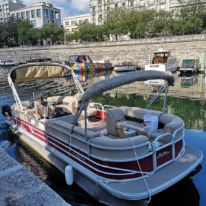 Boat rental in Paris · Smoker Craft — Suntracker (2022)