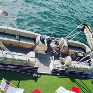 Boat rental in Paris · Sun Tracker — Party Barge 24dlx (2019)