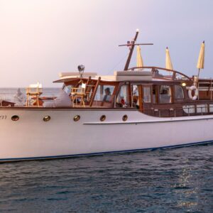 OceanRox.com Boats & Yachts rentals - boat hire for the majestic Galapagos Islands wildlife viewing.