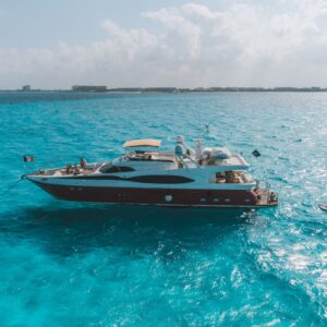 Boat rental in Cancún · Dyna Craft — 24m (2009)