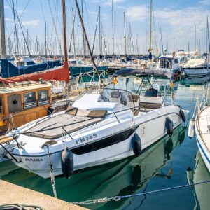 OceanRox.com Boats & Yachts rentals - yacht featuring a helipad for VIP guest arrival.