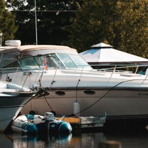 Boat rental in Toronto · Regal — Commodore (2010)