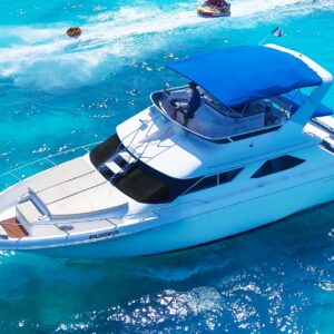 Boat rental in Cancún · Sea Ray — Express Bridge (2000)