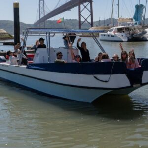 Boat rental in Lisbon · But — Cat (2017)